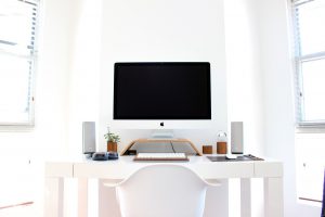 Wyposażenie biura – kolor i meble biurowe